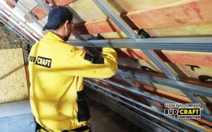 Монтаж гипсокартонных потолков на мансардном этаже
